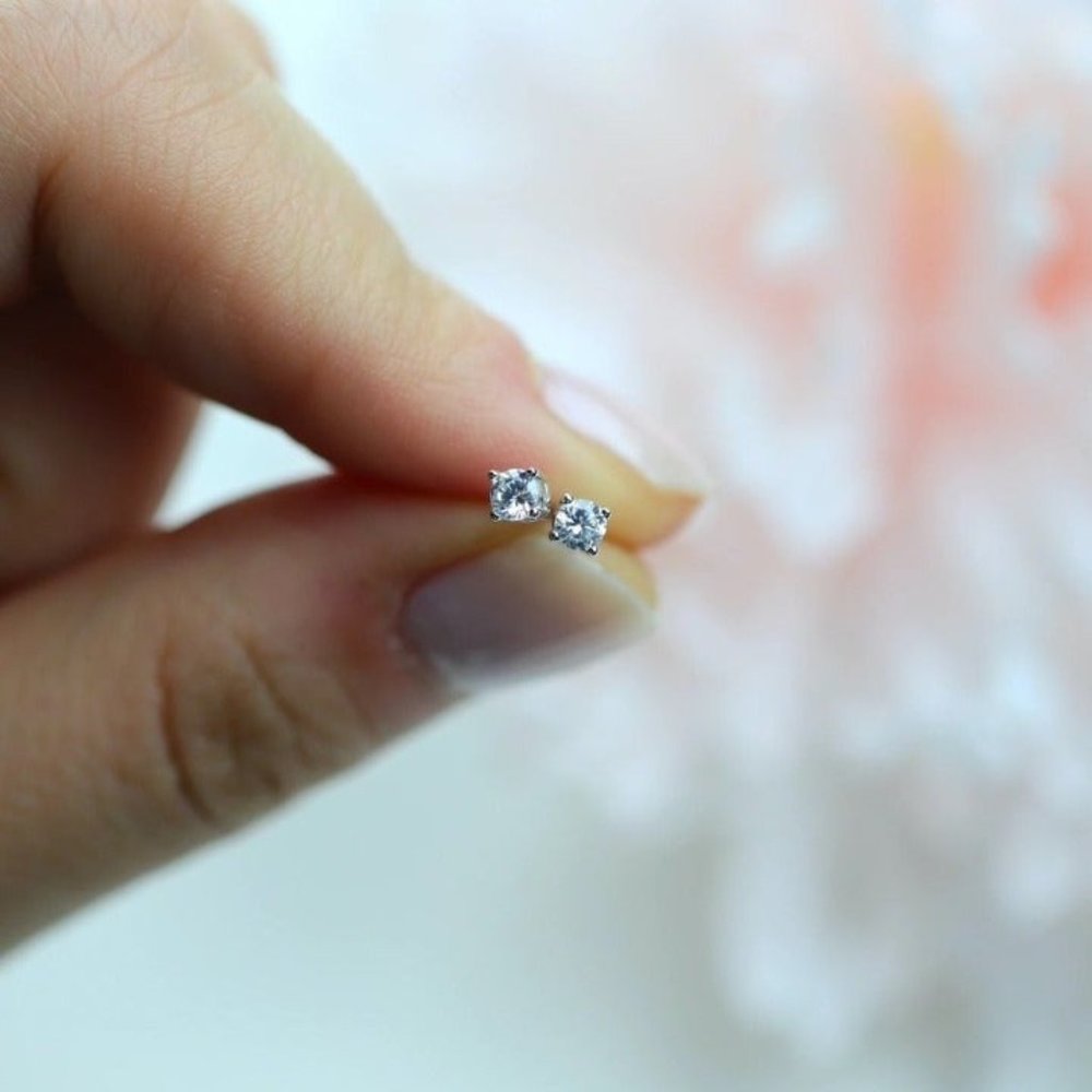 ❤18K WHITE GOLD 4MM DIAMOND STUD EARRINGS❤